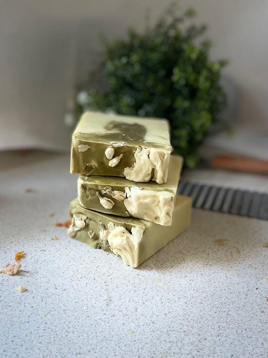 Citronella with Moringa: All-in-One Soap with a Natural Loofah